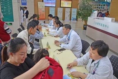 仁济关爱 “深化两学一做，公益服务百姓”健康咨询服务活动暖人心