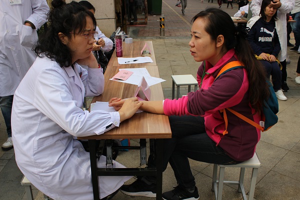 心怡路社区10月第二场睦邻义诊志愿活动圆满结束 健康咨询服务受居民欢迎